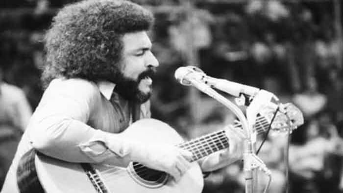 Alí Primera, quien falleció el 16 de febrero de 1985, se convirtió en uno de los grandes poetas, cantores y activistas políticos de Venezuela y América Latina.