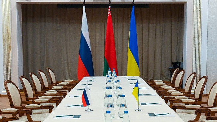 La delegación de Rusia se encuentra en el lugar pactado previamente para las negociaciones desde el miércoles, pero la parte ucraniana se niega a celebrar el encuentro allí.