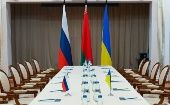 La delegación de Rusia se encuentra en el lugar pactado previamente para las negociaciones desde el miércoles, pero la parte ucraniana se niega a celebrar el encuentro allí.