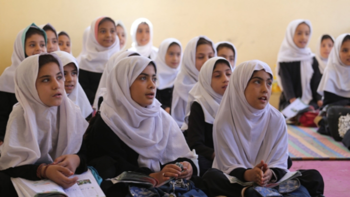 El vocero talibán Inamullah Samangani ratificó la decisión al ser consultado sobre las escuelas secundarias.