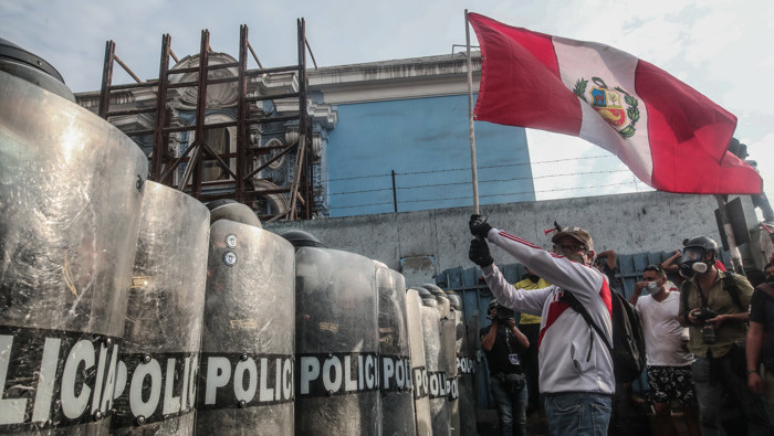 Las protestas tienen como leitmotiv la creciente inflación que experimenta la economía del Perú.