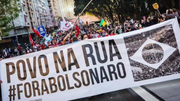 "¡Queremos más oportunidades!"; "¡Queremos más justicia social!"; "! Queremos una mejor distribución del ingreso para los trabajadores!"; " Bolsonaro Nunca Más", fueron algunas de las consignas.