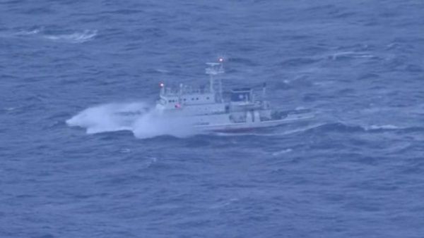 La Guardia Costera envió seis lanchas patrulleras de la Guardia Costera y cuatro aviones para buscar el barco turístico de 19 toneladas "Kazu I".