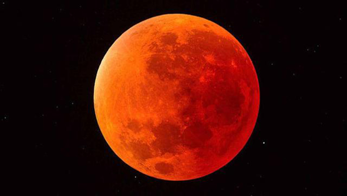 Aunque depende de la zona horaria de cada país, se estima que en la noche de este domingo la luna va a adquirir un tono rojizo durante el eclipse.
