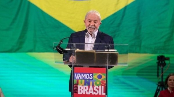 Lula se mantiene al frente en sondeos de preferencia en Brasil