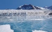 El calentamiento global vuelve más vulnerables a los glaciares antárticos.