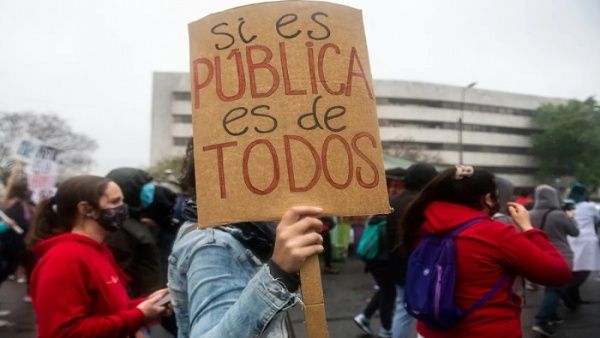 Huelga en Uruguay por los derechos de empresas públicas