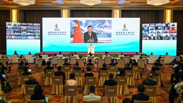 El presidente chino, Xi Jinping, dijo que la historia ha demostrado que la hegemonía, la política de grupos y las confrontaciones de bloques no traen ni paz ni estabilidad al mundo.