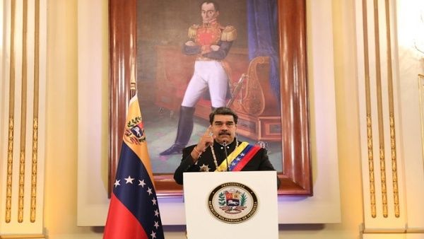 El jefe de Estado venezolano instó a la Fuerza Armada Nacional Bolivariana a mantenerse siempre alerta "contra la maldición santanderista".
