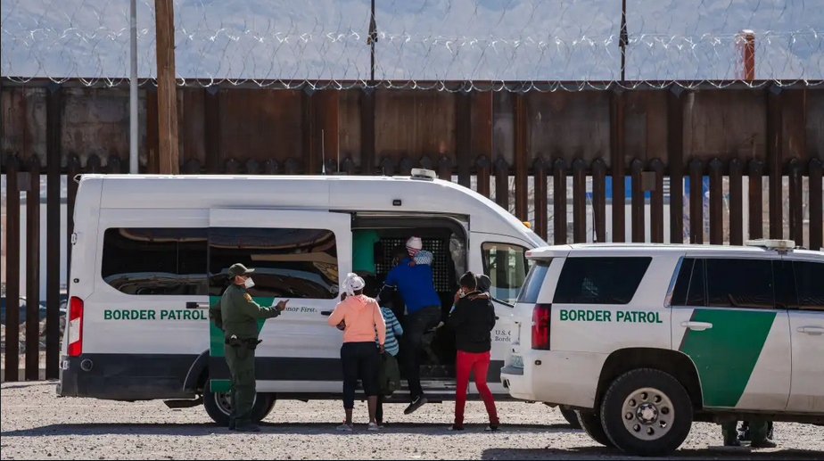 Desde la suspensión del programa Quédate en México se han aprehendido unos 5.000 migrantes en la frontera de Texas con México.
