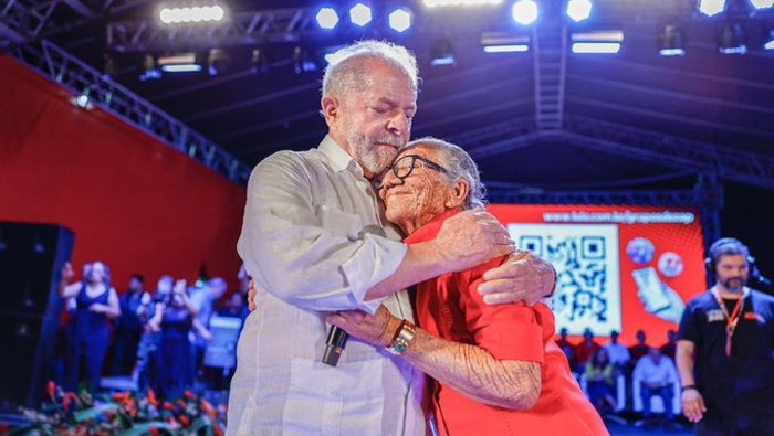 En esta ocasión, Lula celebra haber obtenido un apoyo mayor para su coalición que el alcanzado en 2018, cuando, en defintiva, terminó encarcelado en un escándalo de persecución judicial.