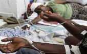 El cólera puede adquirirse por pacientes al contaminarse las aguas y los alimentos.