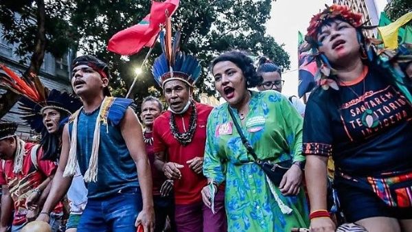 Indígenas brasileños protestan por demarcación de tierras
