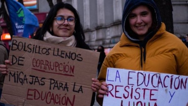 Estudiantes uruguayos reclaman incrementos de presupuestos
