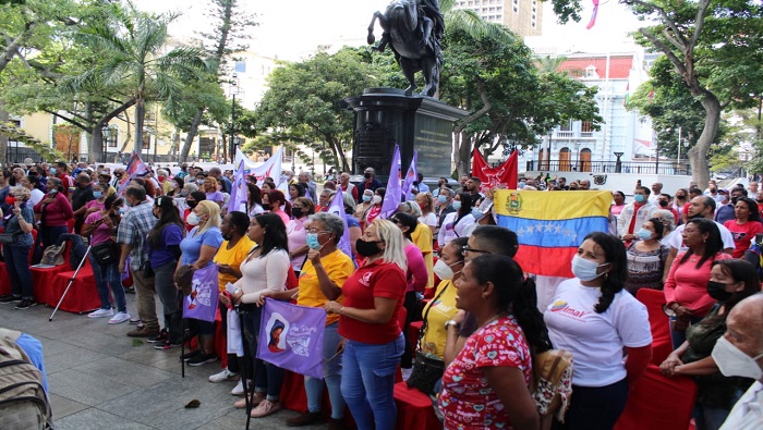 Durante la Tribuna Antifascista Feminista las mujeres reunidas en la plaza Bolívar de Caracas expresaron su repudio a la violencia.