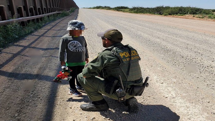 El 7 de septiembre pasado, la Patrulla Fronteriza halló un niño ecuatoriano de cuatro años que fue abandonado en El Paso, Texas.