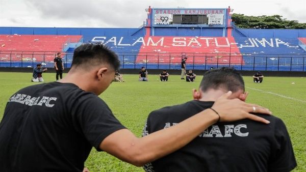 Indonesia crea equipo para investigar tragedia futbolística