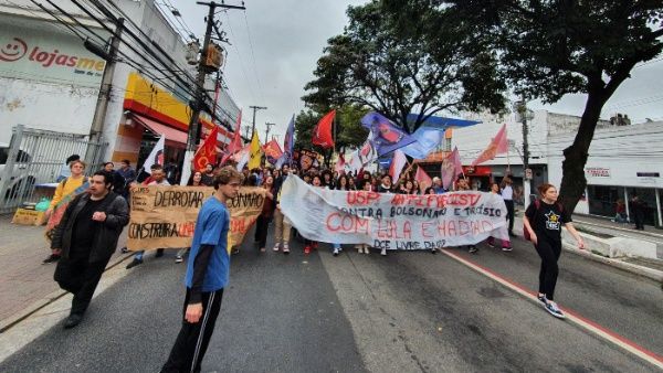 Estudiantes brasileños protestan contra recortes educacionales