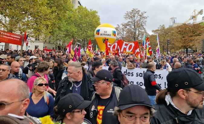 Louis Vuitton factory workers in France stage walkout demanding higher pay,  protesting against changes in working hours — TFR