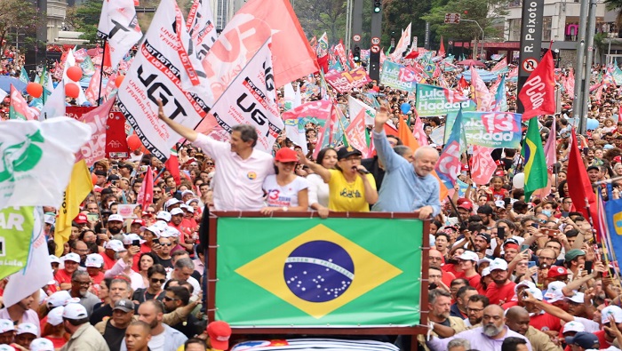 El acto popular en la Avenida Paulista congregó a movimientos sociales, sindicatos, partidos, bloques de carnaval y miles de personas con esperanza de un cambio para este domingo.