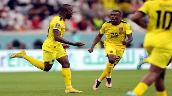 Ecuador hace historia al vencer 2-0 a Qatar en Mundial de FIFA