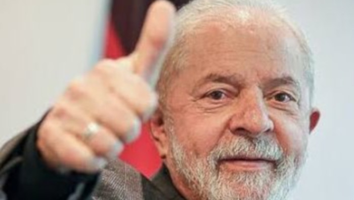 Lula fue dado de alta este lunes a las 07H45 horas,  y estuvo acompañado por los equipos médicos coordinados por Roberto Kalil Filho,