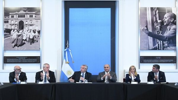 En la Paritaria Nacional participaron los cinco sindicatos de representación nacional, el presidente de Argentina y el ministro de Educación.