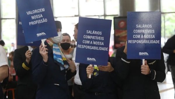 Huelga de pilotos retrasa vuelos en aeropuertos de Brasil
