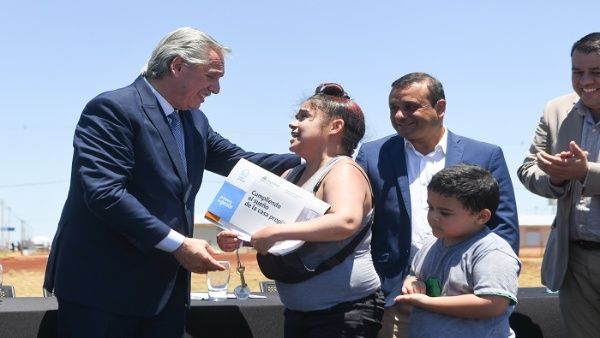 Presidente argentino entrega 597 casas en provincia de Misiones
