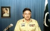 En 2016, Musharraf viajó a Dubái para recibir tratamiento médico y donde estaba viviendo en exilio autoimpuesto para evitar ser enjuiciado por múltiples casos. 