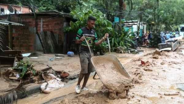 Suben a 44 los fallecidos por lluvias en Sao Paulo, Brasil
