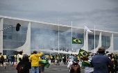 Cientos de simpatizantes de Jair Bolsonaro asaltaron el Palacio de Gobierno en la capital brasileña.