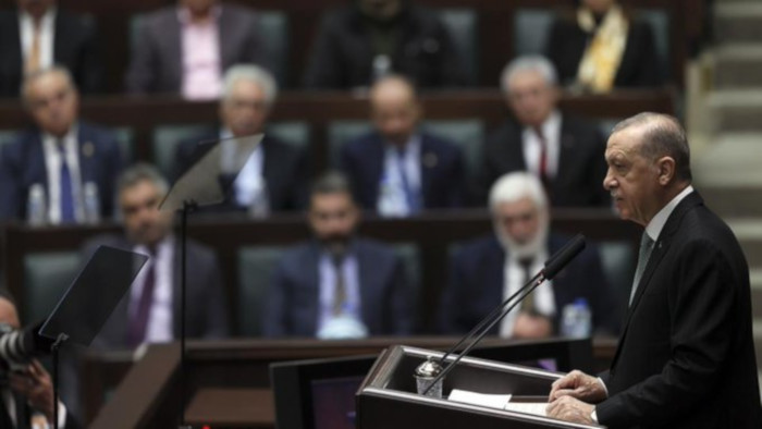 Endorgan participó en el Congreso ante su grupo parlamentario del Partido Justicia y Desarrollo (AKP).