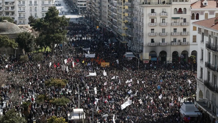 Según la Policía, en las movilizaciones que se realizan en el centro de Atenas participan alrededor de 40.000 personas.