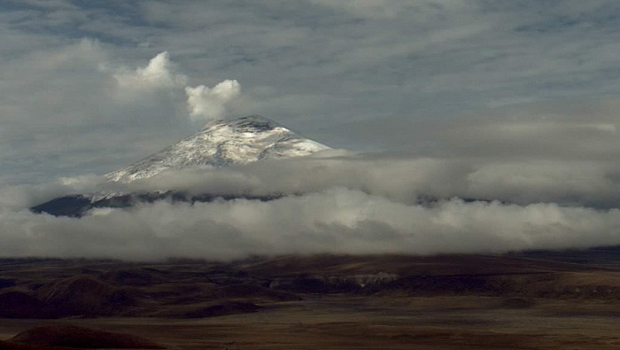 En la víspera, el monitoreo del volcán arrojó que el coloso emanó 401.5 toneladas de dióxido de azufre.