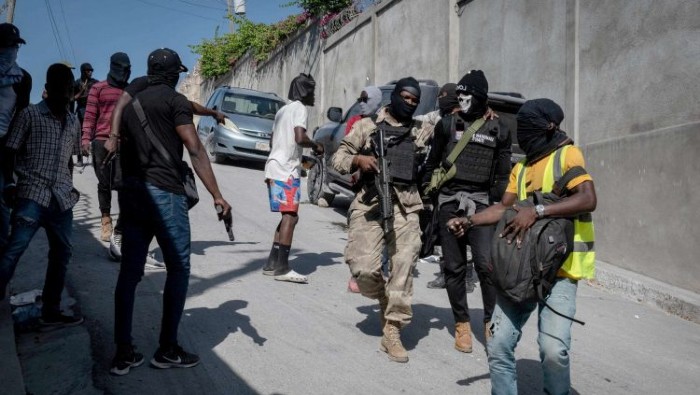 Organizaciones de derechos humanos en Haití han denunciado la complicidad de la policía con algunas bandas.