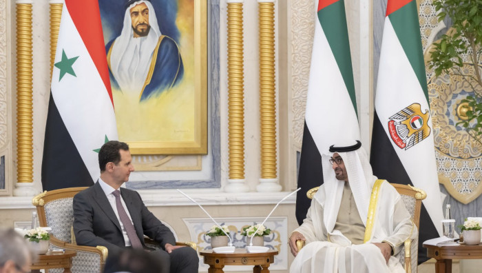 Ambos mandatarios sostuvieron conversaciones oficiales en el Palacio Al-Watan, en la capital emiratí Abu Dabi