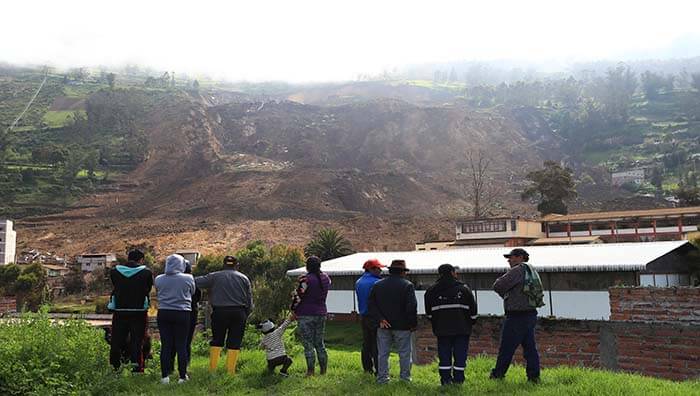 El deslizamiento de tierra en Alausí dejó sepultados a cinco barrios de la localidad andina de Ecuador.