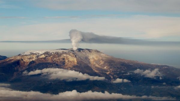 Estiman probable próxima erupción del volcán Nevado del Ruiz en Colombia