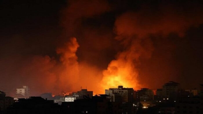 Los aviones de combate atacaron un puesto de avanzada en el barrio de Al-Zaytoun, al sureste de Gaza, y otro al suroeste.