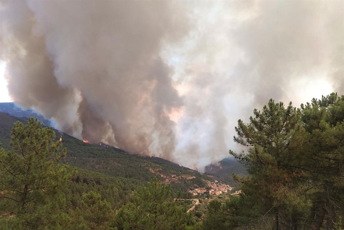 El incendio, iniciado en el municipio de Pinofranqueado, afecta no solo a Las Hurdes, sino también a la Sierra de Gata.