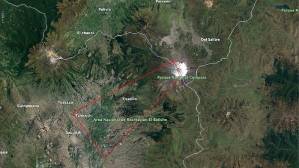 Volcán Cotopaxi lanza ceniza a mil metros de altitud en Ecuador