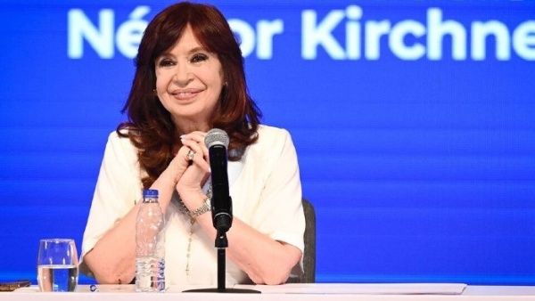 Suspenden caso por lavado de dinero contra Cristina Fernández