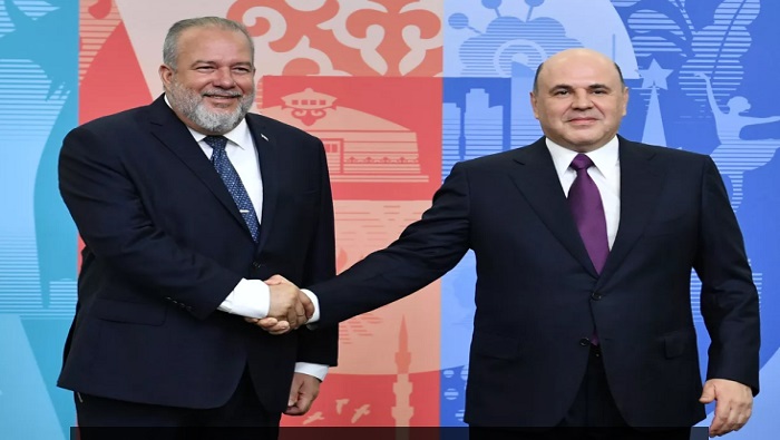 Mishustin (derecha, en la imagen) destacó que, además de sus relaciones históricas, Cuba y Rusia hacen frente a las sanciones económicas de EE.UU.