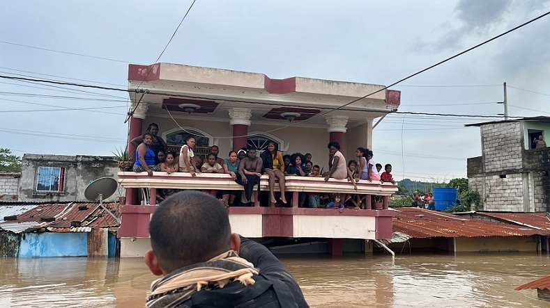 Según los reportes preliminares, hasta este martes, existen 14.186 personas afectadas, correspondientes a 3.465 familias, por las lluvias en cuatro cantones de la provincia.