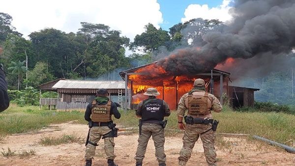 Destruyen campamentos de mineros ilegales en la Amazonía brasileña
