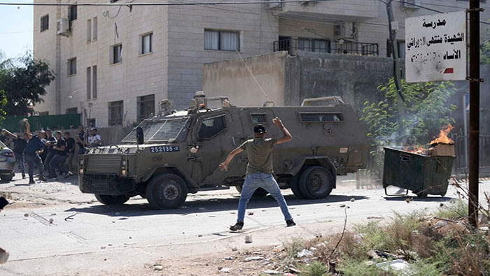 Palestinos se enfrentan a las fuerzas de ocupación israelí en el norte de Cisjordania.
