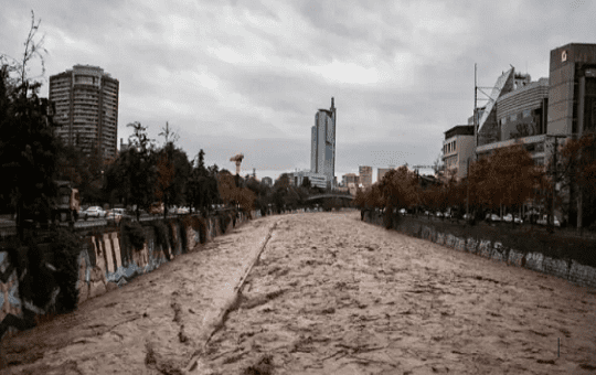 Evacuan zonas del centro sur de Chile ante fuertes lluvias