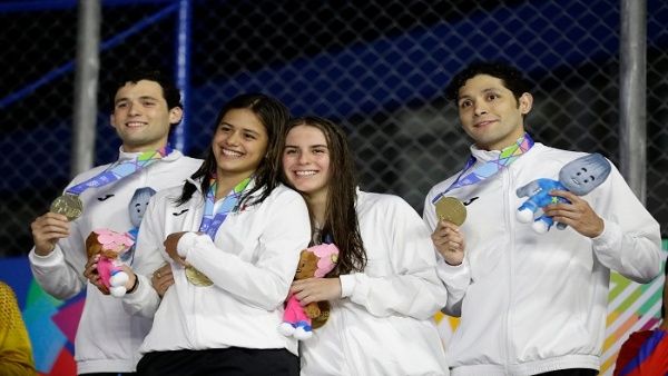 México lidera la natación con tres medallas de oro, una de plata y dos de bronce.