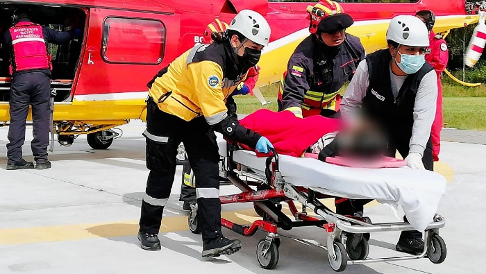 Al lugar del accidente acudieron paramédicos del Ministerio ecuatoriano de Salud Pública, así como ambulancias de los Bomberos de Quito y Quijos.
